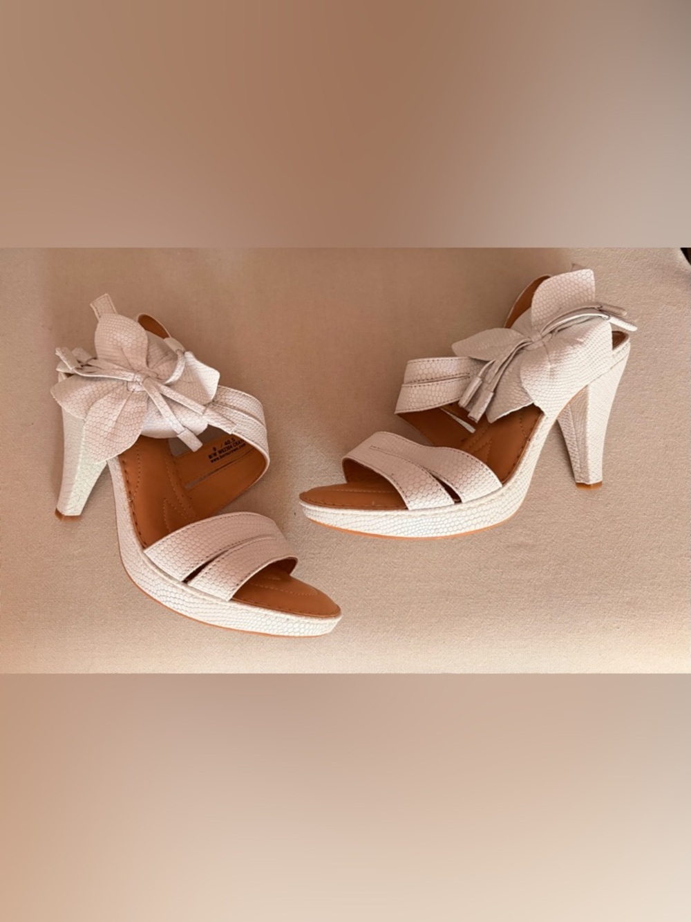 Born Stylish White Floral Strap High-Heel Sandals for Women NWOT